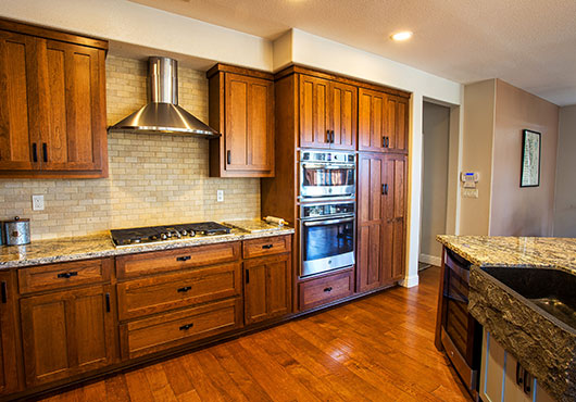 For general contractors and others, the synergy of Kitchen Mart Inc. and Kitchen Mart Commercial equals experts at the ready for tile, stone and cabinetry.